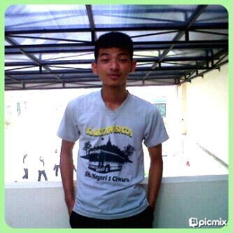 i love ﺍَﻟﻠّﻪُ , ♥ my family , ♥ @liverpoolfc   *(´▽`)/* 
 
 »You'll Never Walk Alone«
