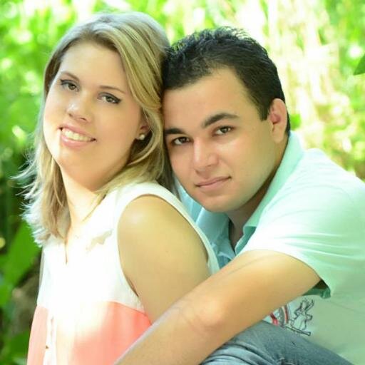 É fácil de mais viver em paz a gente é que complica tudo vem vamos viver, viver JESUS pra gente ser feliz!
