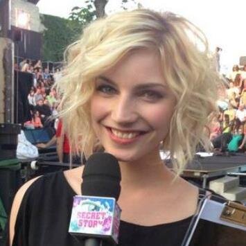 Nadège mon idole ❤ #TeamNadège 
Pour toujours.We Love  
NadègeThe Best  ❤ @ouiiiiii_nadege 
Je taime L'infinie❤ma pte fée
Une femme Parfaite Et Unique ❤