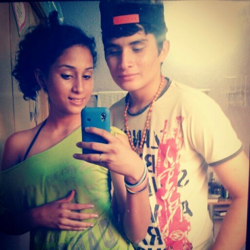 GENTE. To com Twitter novo =D Segue la -------. @leosans13 valeeeeeeeeu ;) mas segue mesmo ;*.
