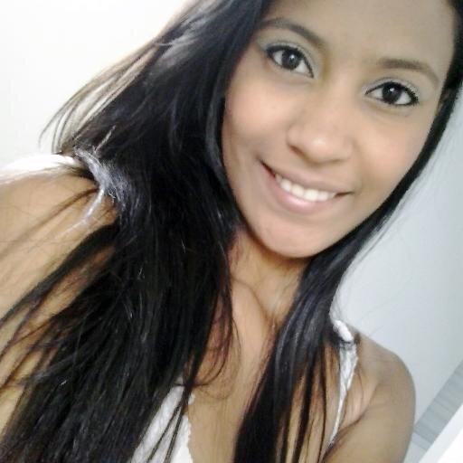 Felicidade não se expõe, se vive.