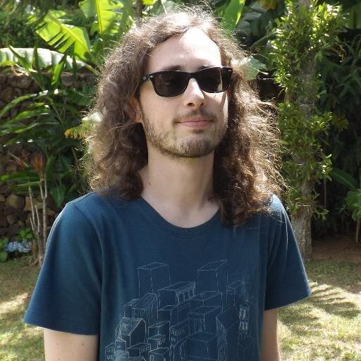 Professor de produção fonográfica e pesquisador na Linha de Pesquisa Semiótica e Sonoridades (SemSono) – IFRS.
