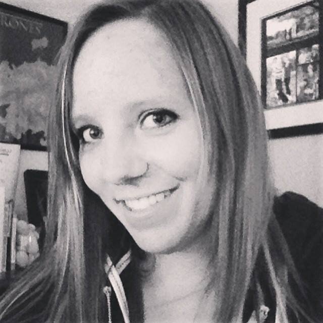 Graphic designer, illustrator, artist, animal lover, vegetarian, all-around snazzy chick.