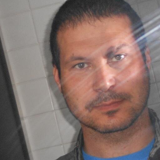 Licenciado en filología clásica.
Ex-profesor en China y Navarra.