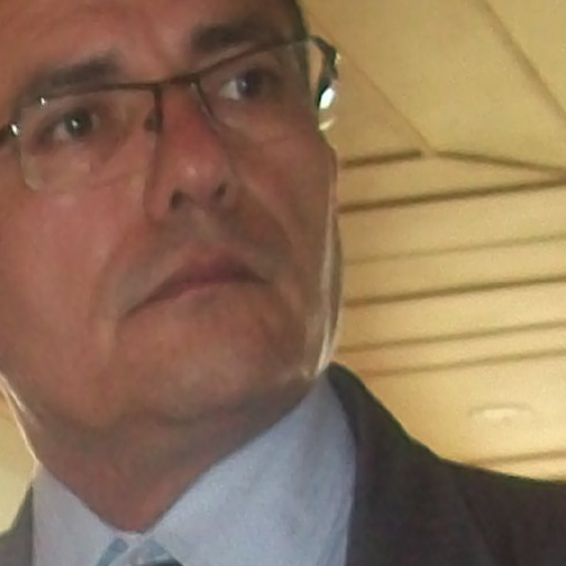 Abogado Universidad Católica de Colombia.
Defender el derecho humano a la educación, lo primero.
Analista y penitenciarista.
