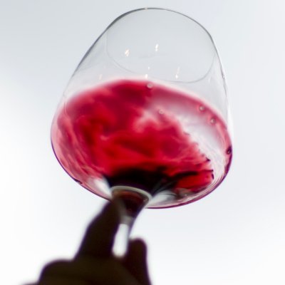 Les_vins's profile picture. Helene Favier, amoureuse du Cornas, des Crozes-Hermitage, des Pomerol et des Pommard... Rouge donc.