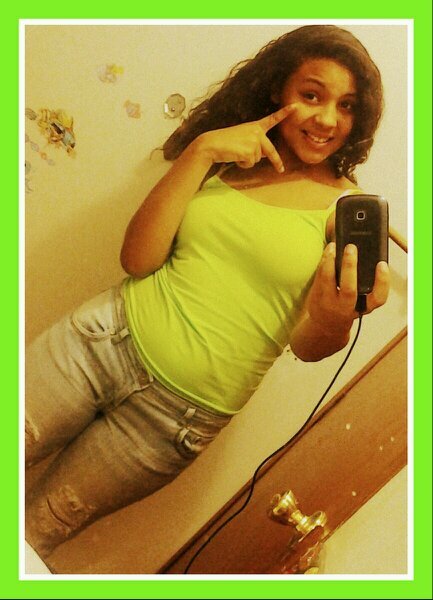 I'm 15*I'm taken by cliff*he hubby *3YEARS**♡♥