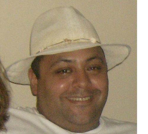 Soy un hombre religioso con una firme creencia en Dios e Idealista, creyente de el Amor al prójimo, el socialismo y la patria, leal y servidor público.