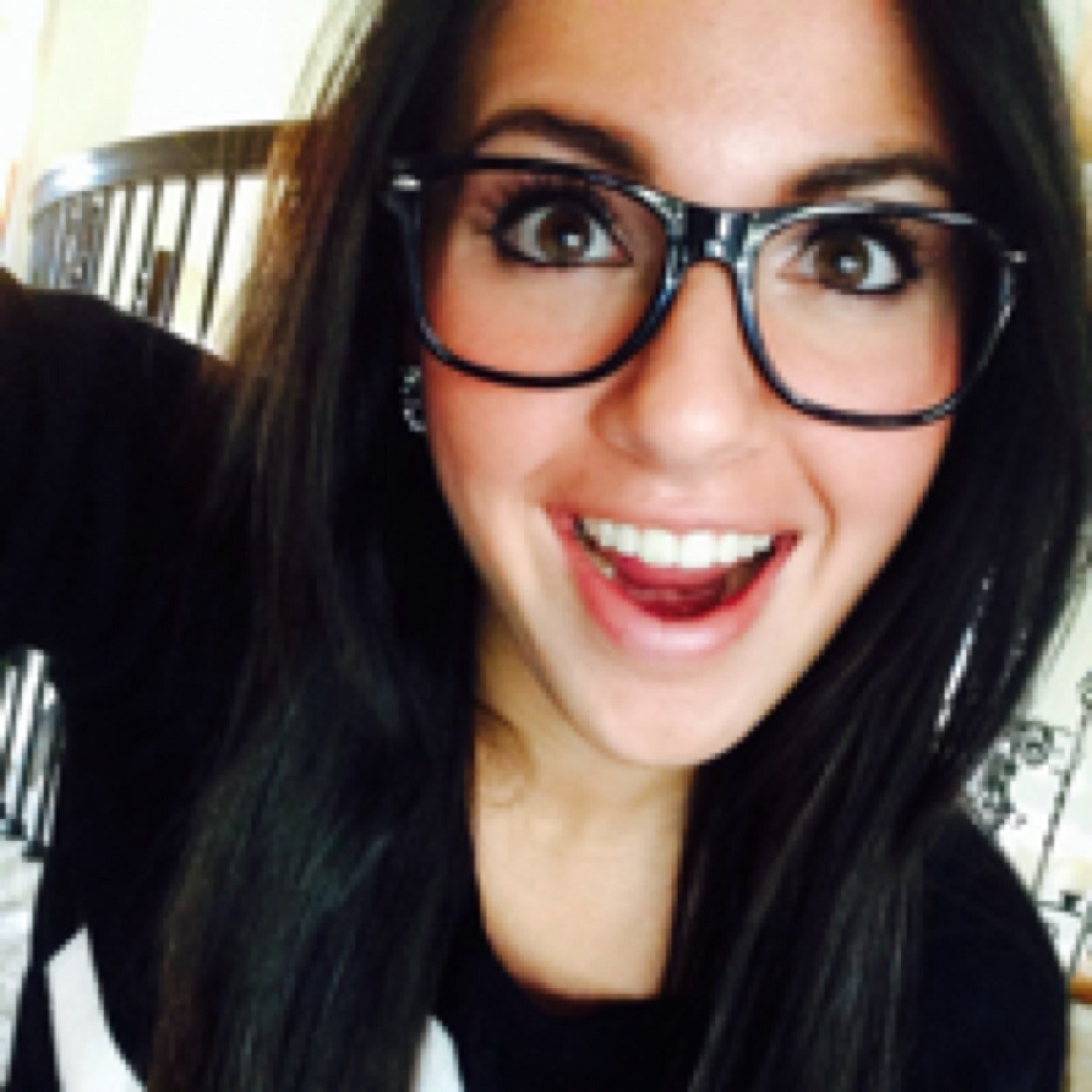 lovenicole_c's profile picture. My role model doesnt show her clevage for likes.