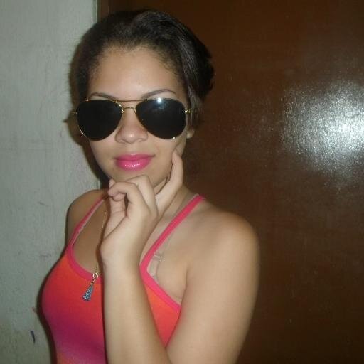 amo cantar,dançar  amo a banda one direction,amo a minha familia,amo todos que me amam!!!!!!!!