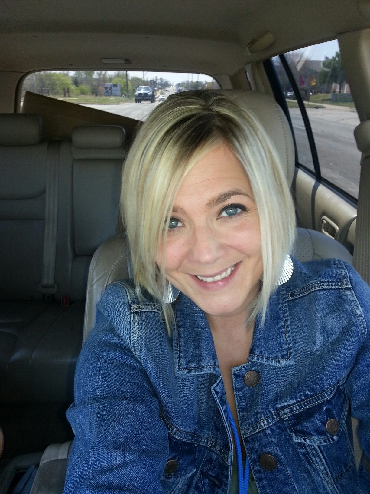 SandyJeanT's profile picture. “If you go looking for a friend, you’re going to find they’re scarce. If you go out to be a friend, you’ll find them everywhere.” Zig Ziglar