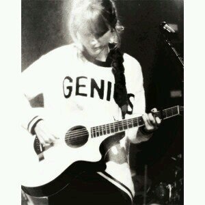 i'm a nerd swiftie. taylor & books are my drugs.