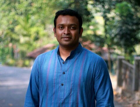 Yet another MBA + IT guy... Loves travel & food. Like everyone around latest craze is photography.