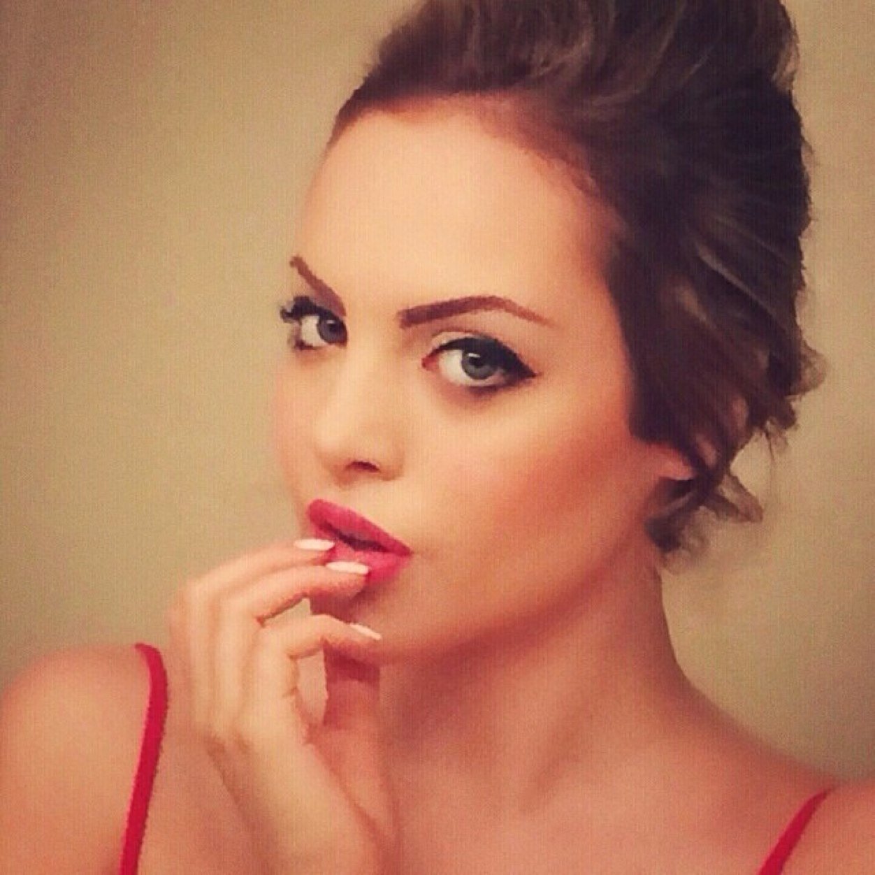 LizGilliesSSC's profile picture. I am a diva. A diva is a female version of a hustler. Therefore, I am also a hustler.