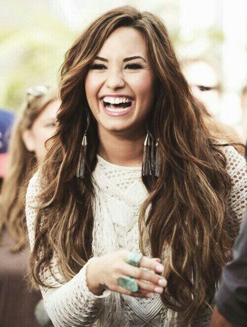 follow my main account @lovatosthemotto ask for a follow back!!