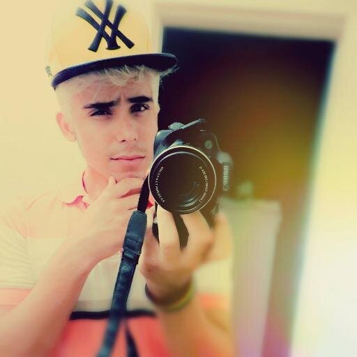 Eu tive que provar para os meus pais Que o filho deles é capaz De que criar seus próprios ideais Tive que seguir sem olhar pra trás♫