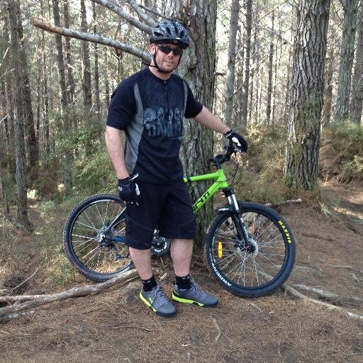 Keen gamer, mountain biker & motorsport nut :)