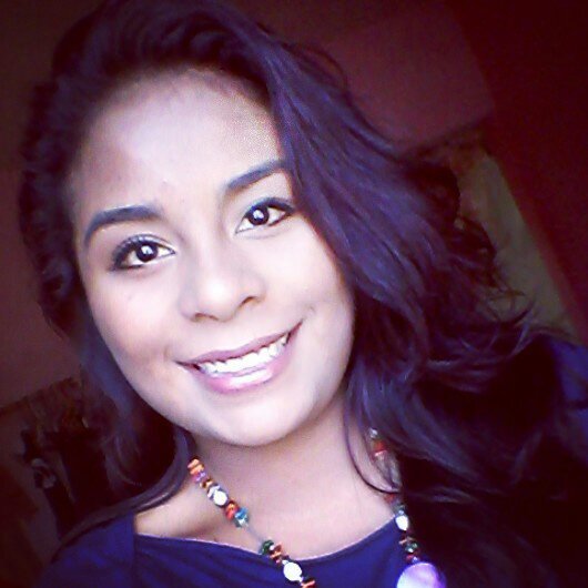 Feliz Estudiante de derecho,futura abogada, enamorada de la vida.