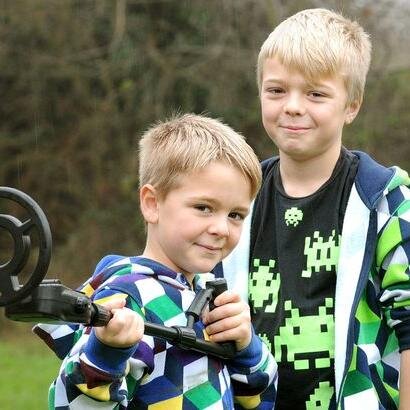 UE40D5000's profile picture. Metal Detecting inside. Metal Detecting Unit Fan page!