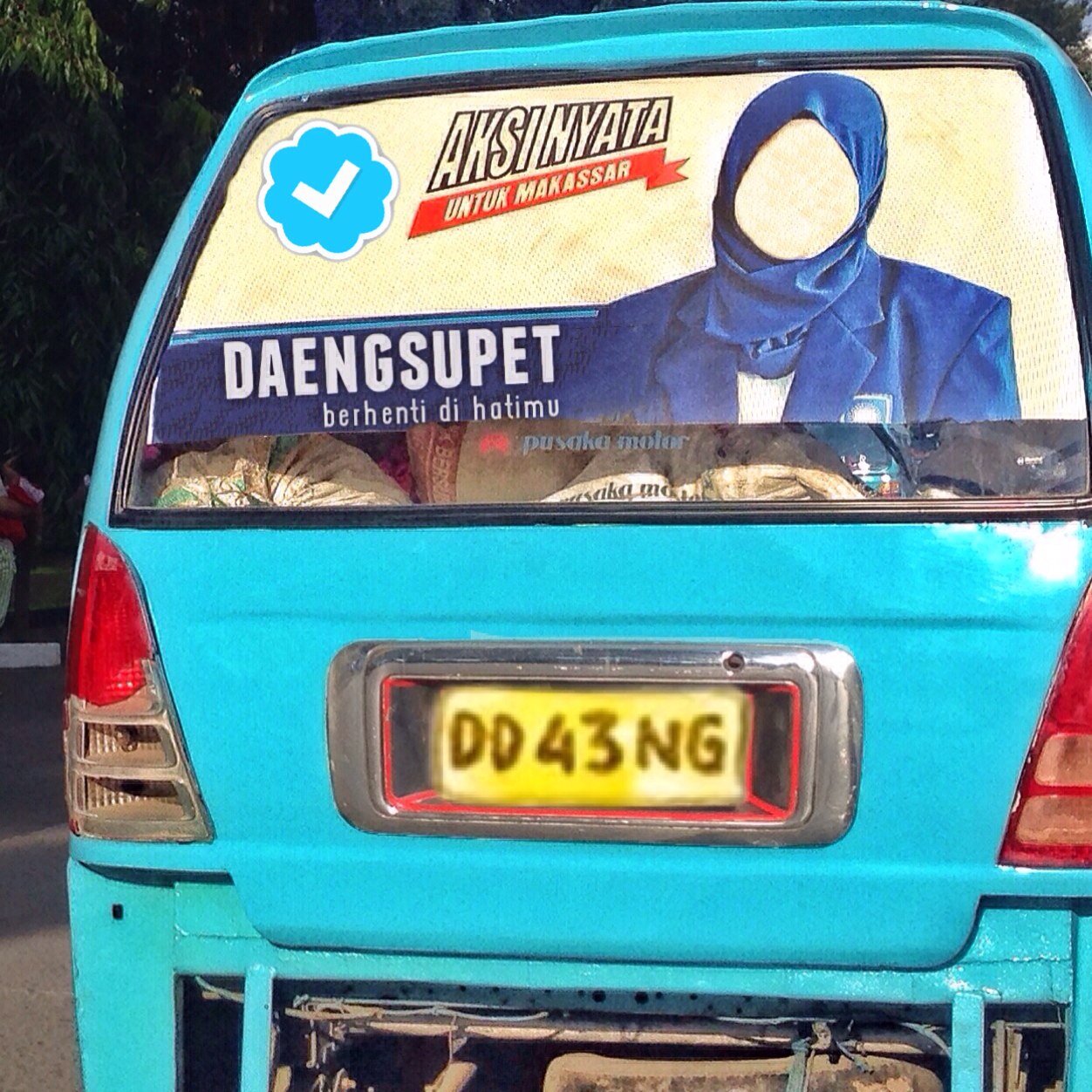 Kalau sudah meki follow-followan lanjut meki pacar-pacaran. Mention meki kalau mau di polbek, jangki malu-malu supir jie kodong bukanG artis. #kiridepang