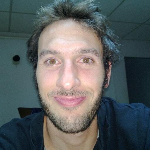 Contador público (UBA), pero ya deje de serlo hace rato. Nunca se es..