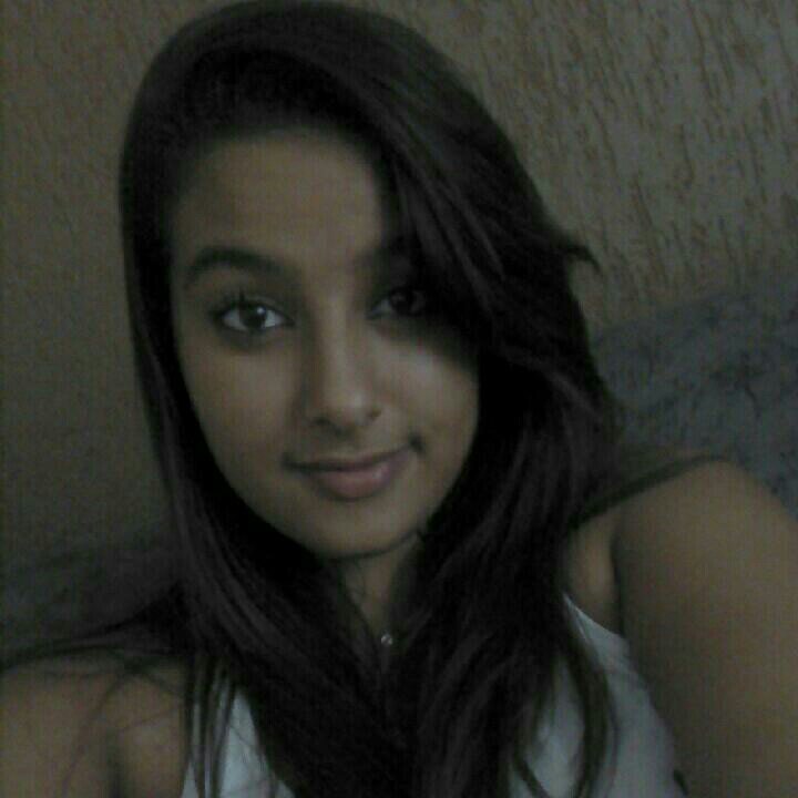 Uma pessoa que não tem vergonha de ser o que é ! E com um dos seus maiores sonhos realizado... Minha festa de 15 anos... Perfeitoo !