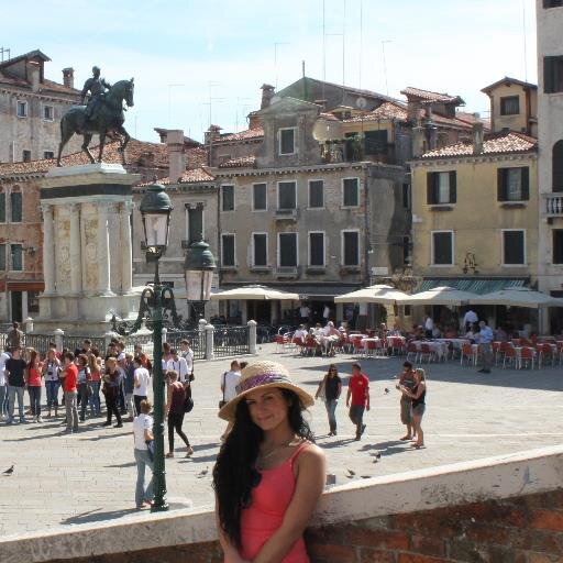 karlaji23860143's profile picture. 