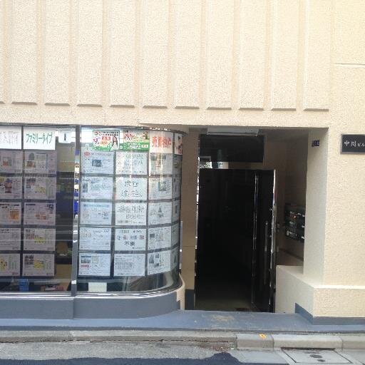 JR板橋駅 東口から徒歩2分の所にある不動産屋です。MG不動産です！営業時間11：00～23：00 定休日、年末年始。