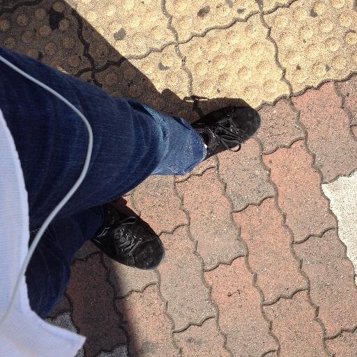 はじめまして。会社員と、副業で翻訳やってますアツシです。あまり日常的なことはつぶやかず、普段はネットで拾った面白いネタや画像、雑学とか、「これおもろいな」と思ったことを中心につぶやこうと思ってます。フォローは気まぐれです。深い理由は求めないで下さい。