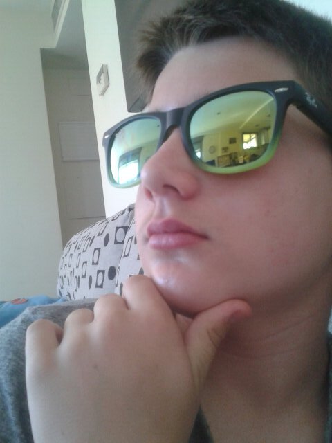 diegow_conflow's profile picture. Mi mama me quiere y mi papa tambien soy de sueca marenyero y beniganense y si me tocas los huevs te pego una ostia ;-)