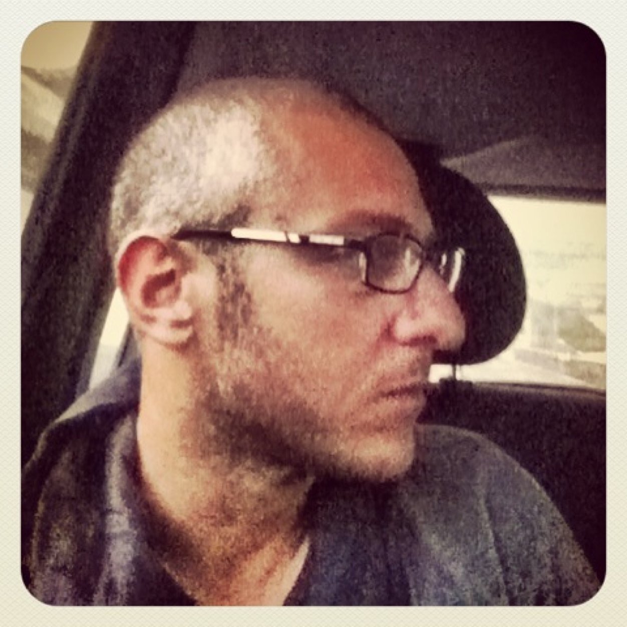 martinogiovanni's profile picture. Isolano di nascita, isolato mentale. Affacciato ad Ovest. Smadonnamenti quotidiani, tramonti e #forzanapolisempre