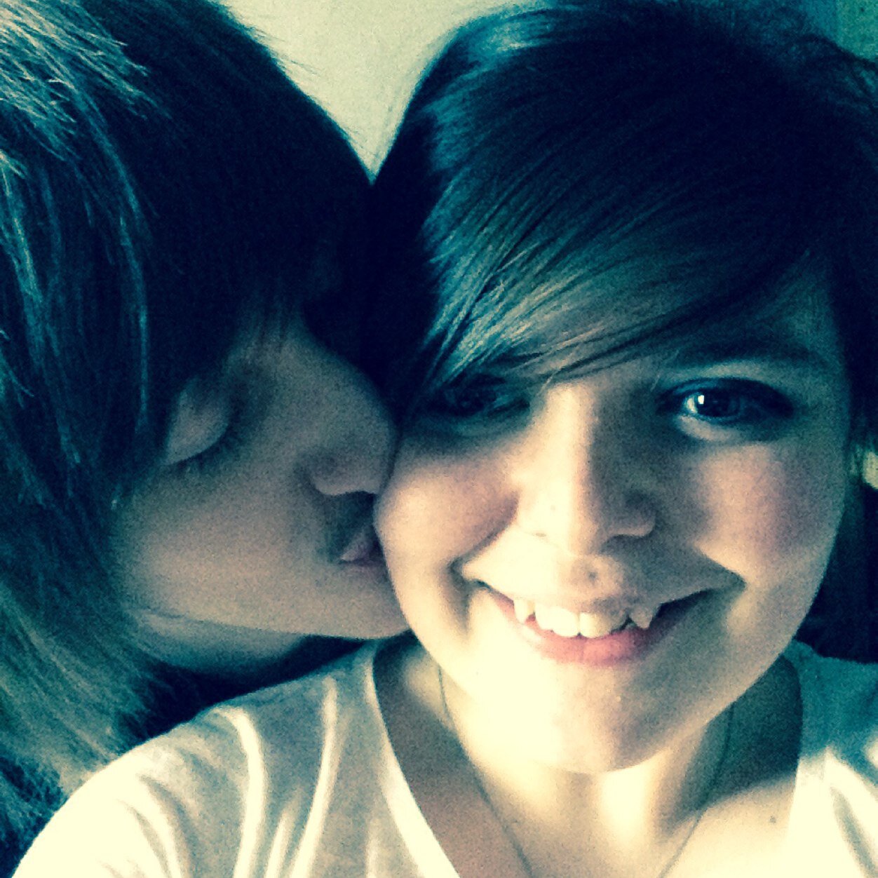 follow me and my amazing girl @i_has_icecreams i like rock and screamo. we follow back :)