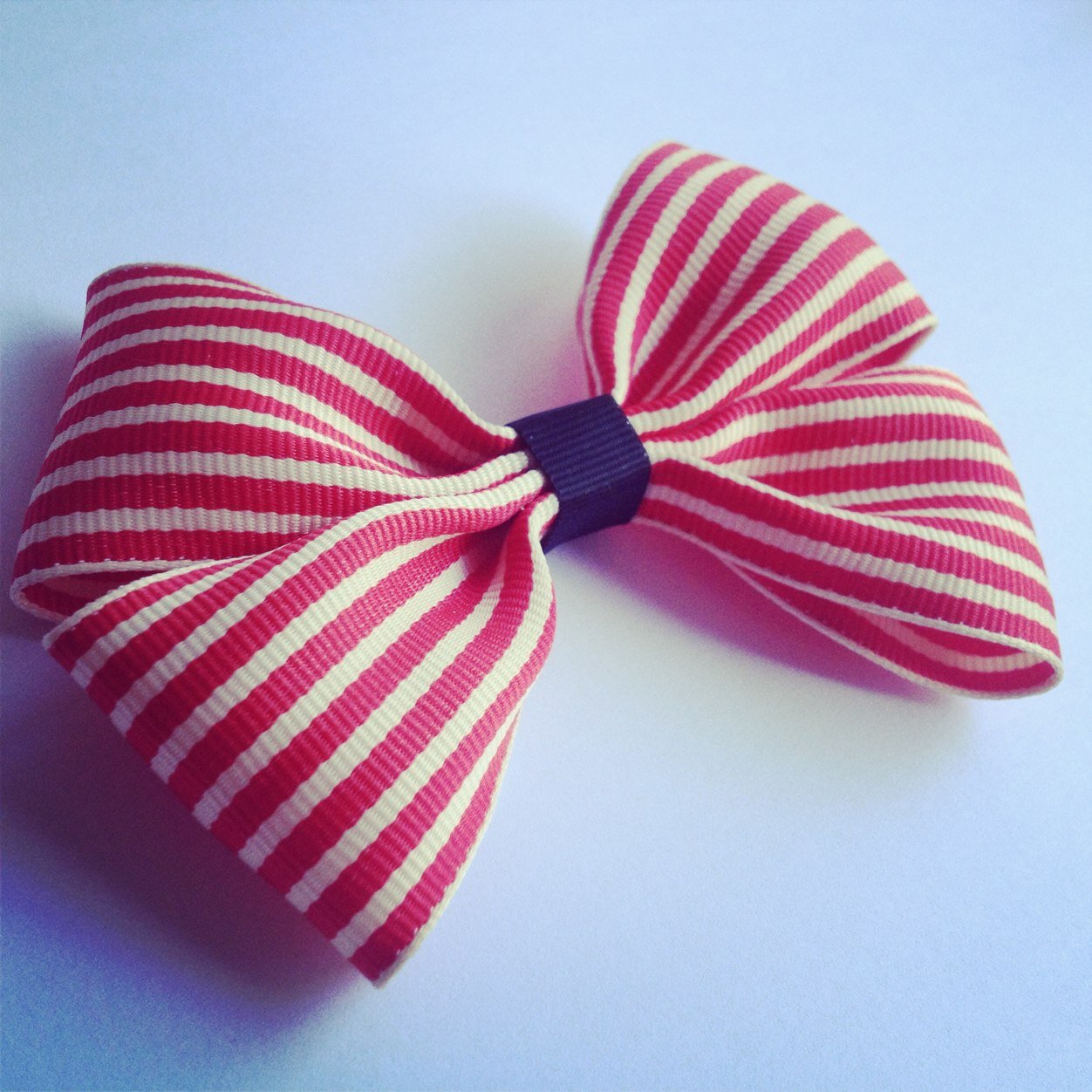 Handmade hair bows & accessories. * Orders welcome!* #English #France