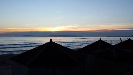 Hotel con spiaggia privata, ristorante interno e giardino privato. Petfriendly.