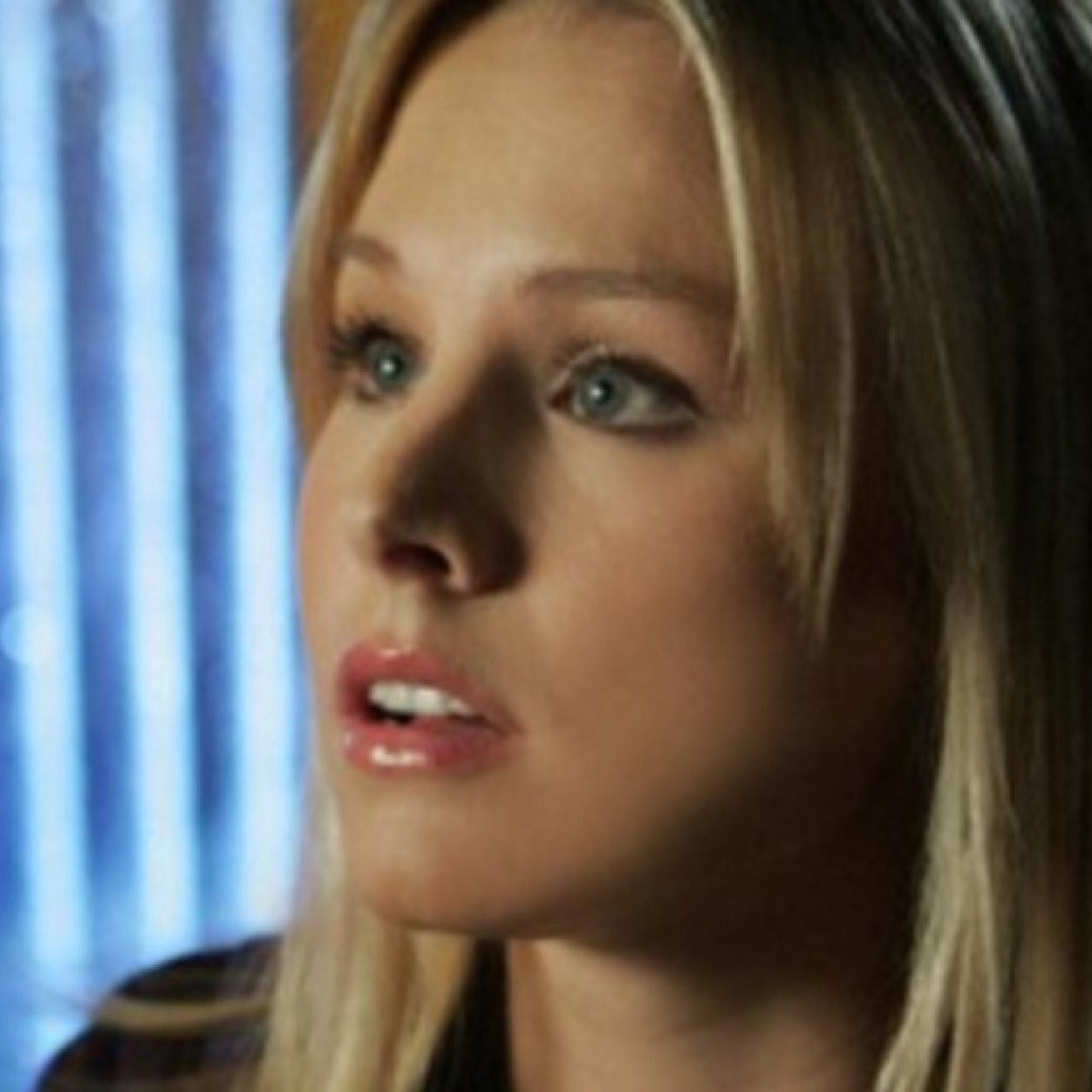 I am in love with Logan. People say I'm like a marshmallow. @DamnedColdBitch is my best friend. My name is Veronica Mars. #OUAT RP #VeronicaMarsRP #LoVe