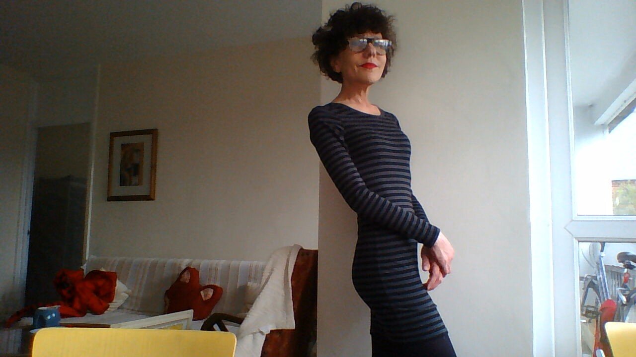 i tell true stories at http://t.co/zobu1FWL8X. and i clean up ok.