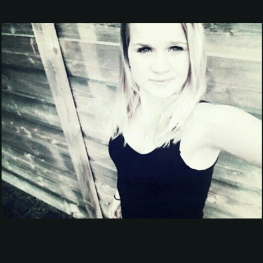 ∞ If life gives you 100 reasons to cry, show the life than that you have 1000 reasons to smile :) ∞