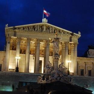 A Guide to #Vienna with information about attractions, activities, concerts, hotels, restaurants and much more! https://t.co/wjnraklXDZ