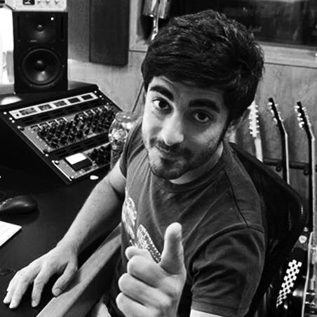 Productor Musical y guitarra en @jauladegrillos (1999-2013). Dirijo mi estudio de grabación (Inalbis estudio). http://t.co/KcETQLAkEo