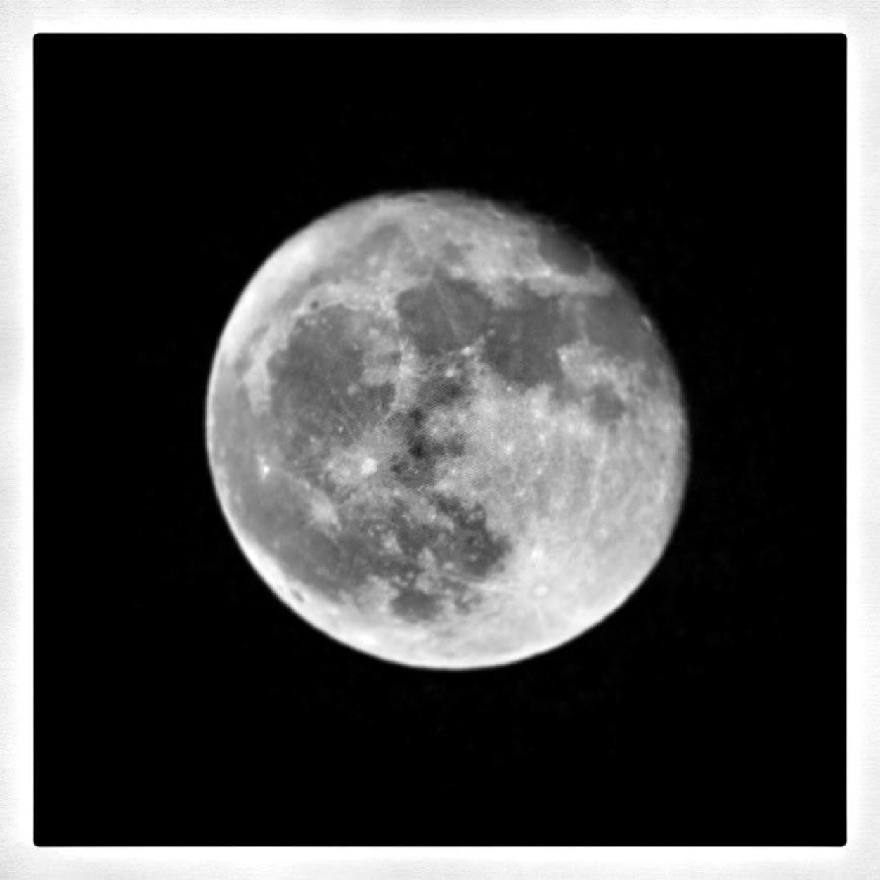 Amateur photographer trying to take pictures that inspire. Also an avid football fan and father to my wonderful son. Feel free to rt my photos if you like