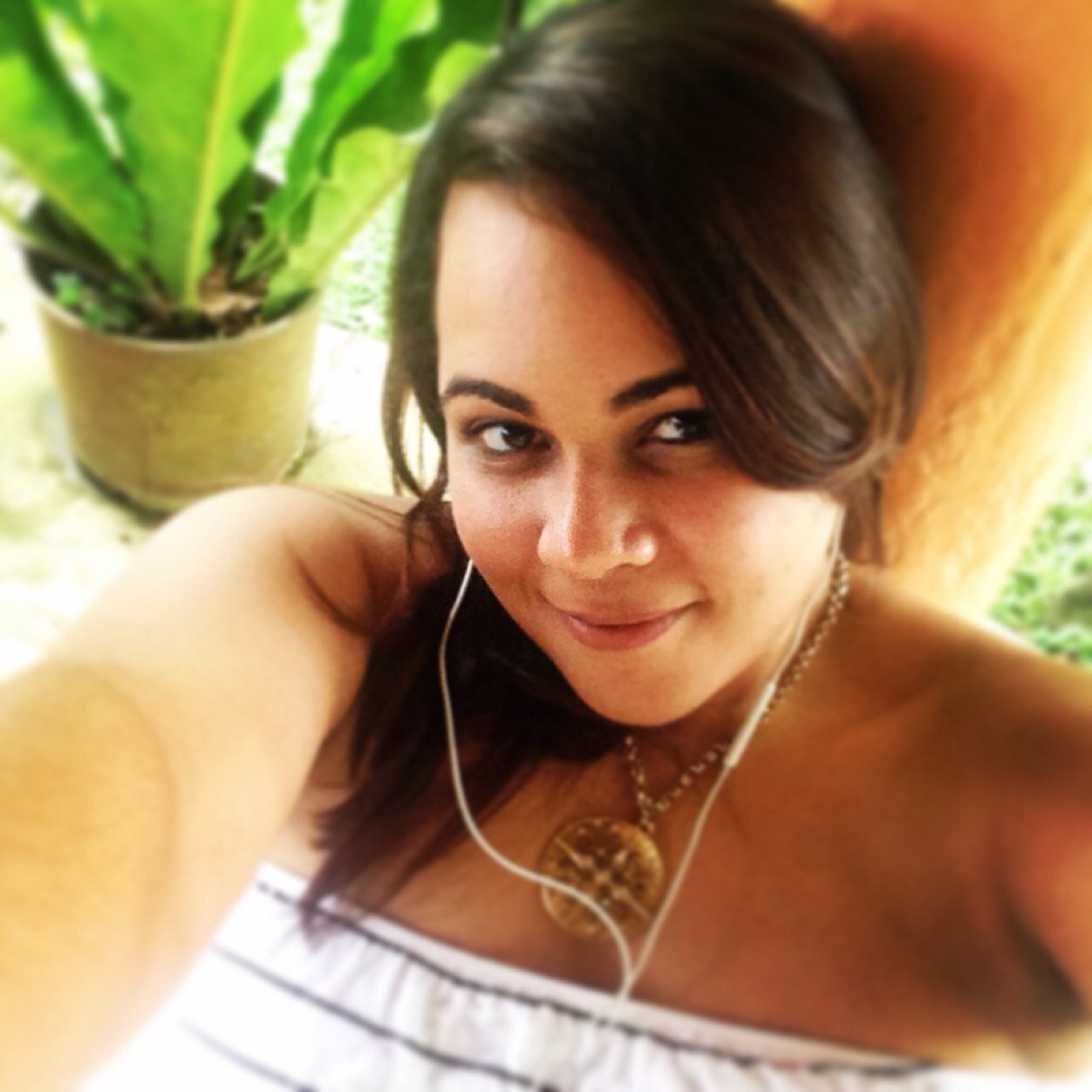Lic. en Adm. Turística y Hotelera, simpática y amigable. Parezco odiosa pero nada que ver. Me encanta leer y escuchar música Enamorada de mi work!!
