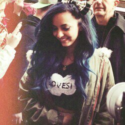 16.¿Madurar?Eso es de frutas.Baby running after you is like chassing the clouds.Human after all.Music is my drug.