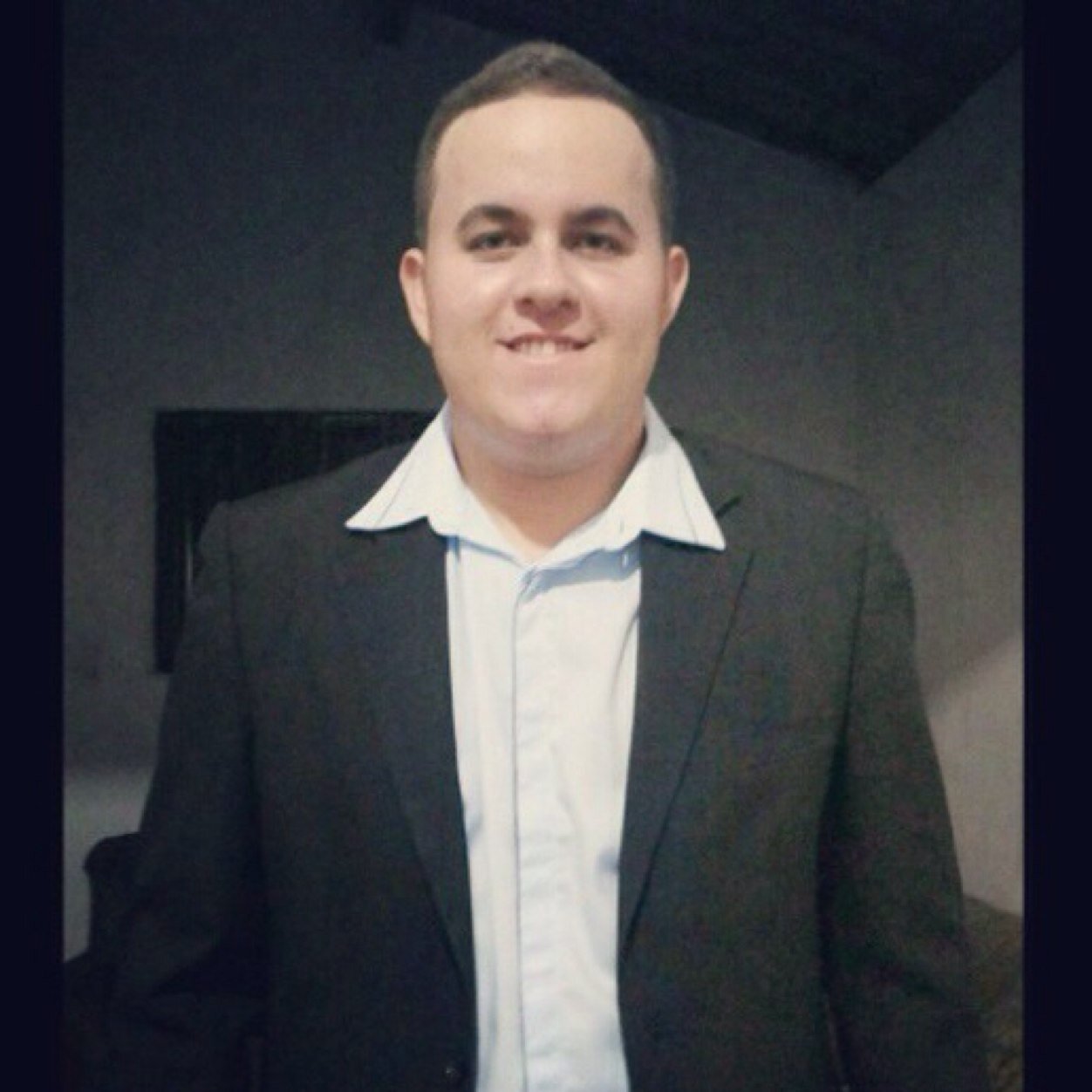 18 years - Whatsapp : 83 87186347