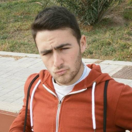 Eldense de casta, veraneante en Arenales. Diplomado en Trabajo Social en la UA. Monitor Sociocultural. Melómano. TAFAD.