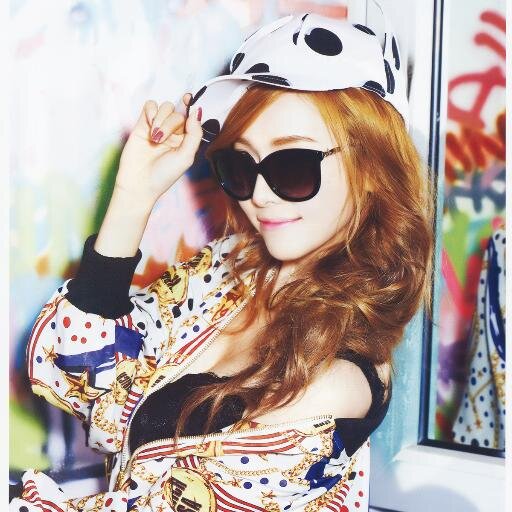 เจสสิก้า snsd เองน้าาา มีคนบอกเจสเป็นเจ้าหญิงน้ำแข็ง ไม่จริงหรอก เจสขี้อ้อนจะตาย :P อยากพิสูจน์มั้ยล่ะ ฟอลมาคุยกันสิคะ ;) 22/12/13 #SKYFLYFAM