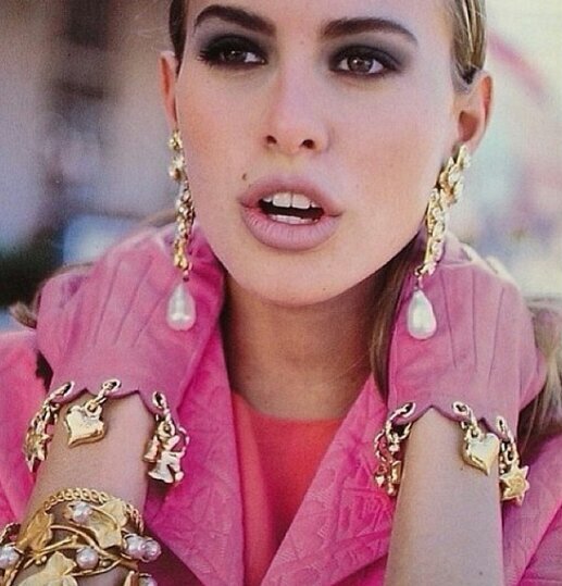 StylistBoudoir's profile picture. #fashion #fashionmangement #style #catwalk #fashionnews #luxury #fashionstylist #celebritystyle #fashionblogger #photography #makeup #fashionweek #fashiontrends