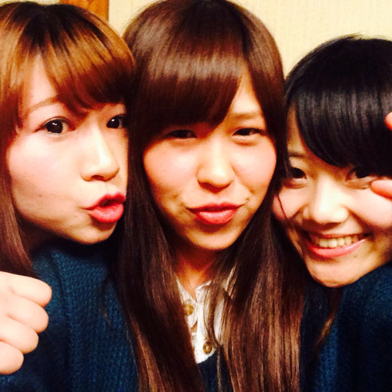 洋楽、k-pop、邦ロック好き*\(^o^)/*
今年社会人でびゅー♡
まだまだこれから頑張って行きます！！