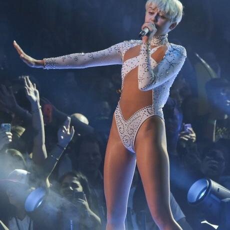 Hey Im Johanna! I love Miley Cyrus she is the best!   SelenaDemi1DJB :). https://t.co/QlxsN7CeVo my acc. https://t.co/YSZ1xpaWme also mine
