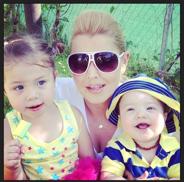 I am a mom to 4 great kids, expat living in Mexico. Life is an adventure:) Watch me on youtube and follow me on IG
