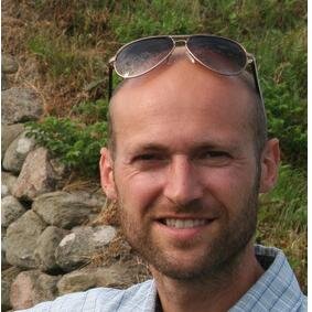 Til daglig: Interesseret i verden. I min fritid: Sundhedsforsker, beachvolleyspiller og far.